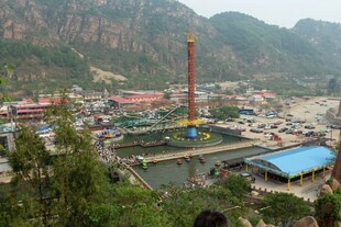 石林峡景区游乐设施全景俯瞰
