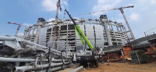 大型建筑施工场景