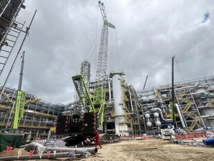 建筑工地施工场景