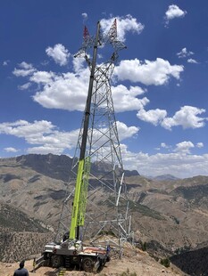 高山上的通信铁塔