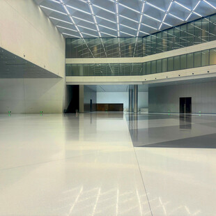 现代空旷室内空间场景