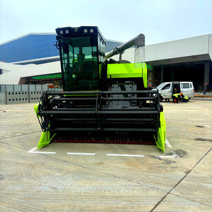 绿色大型农业机械设备