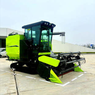 绿色履带式农业机械设备