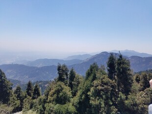 山林远眺 壮阔山峦景色
