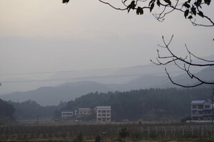 黄昏下的乡村远景