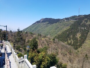 山间栈道美景