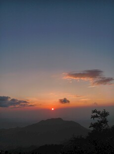 山间日落美景