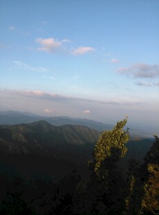 山间美景 远眺广阔天际