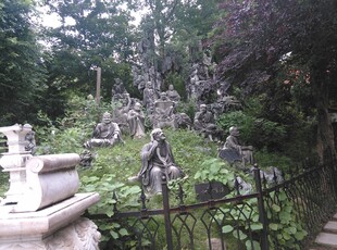 衡山园林石雕景观 绿植环绕