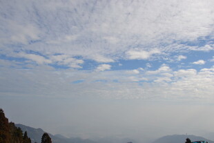 衡山山间云海蓝天美景