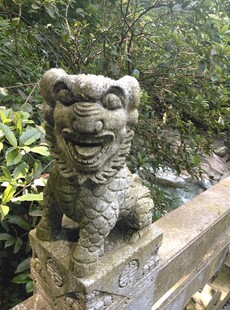衡山石狮子雕像 古朴园林景致