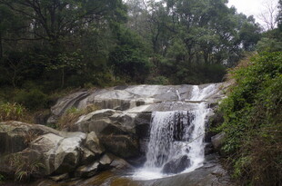 衡山山间小瀑布景观