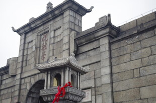 衡山中式古建筑上的装饰灯笼