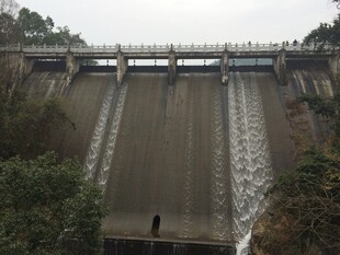 衡山壮观的户外水坝场景