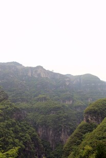 青山翠谷间的秀丽景致