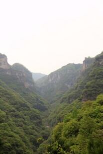 青山翠谷间的秀丽风光