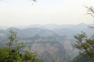 壮丽山峦景色