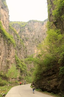 山间骑行路 独赏峡谷风光