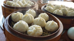 蒸笼里的美味包子