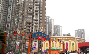 城市中多彩的游乐设施