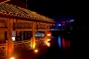 古建夜景 灯火映照水乡美