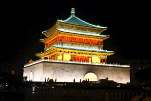 西安钟楼夜景璀璨