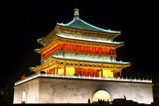 西安钟楼夜景璀璨