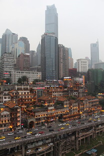 城市天际线与传统建筑景观