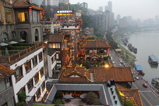 江边中式建筑景观