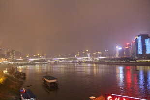 城市江畔璀璨夜景