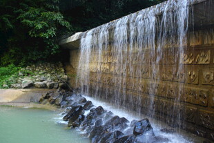 山间瀑布流水景观