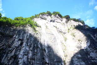 陡峭山峰岩石景观