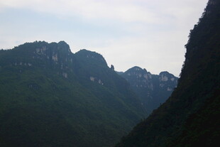 山峦叠翠的自然美景