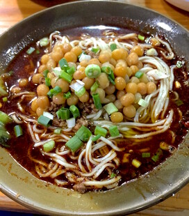 美味红油豌豆面条