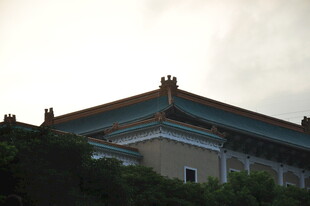 中式古建筑屋顶一角