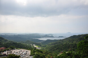 山间美景 云雾缭绕的远方