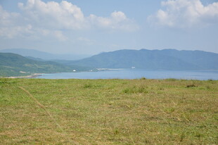 草原湖畔风光