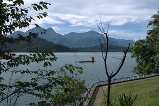 湖畔山水风光美景