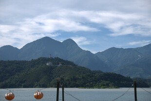 山水湖畔美景