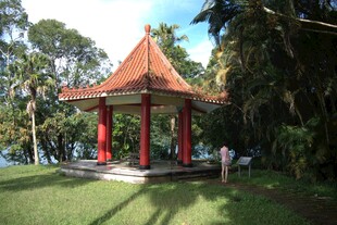 园林中式凉亭景观