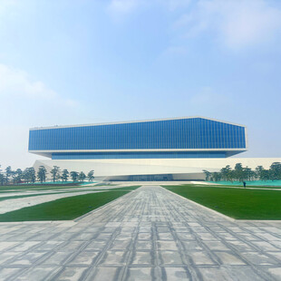 现代风格大型建筑外观