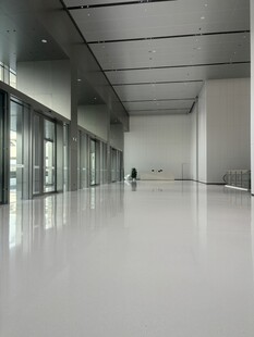 空旷现代的室内大空间