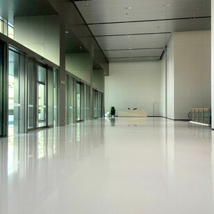 现代空旷室内走廊空间