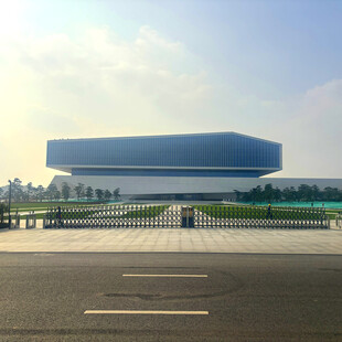 现代风格大型建筑外观