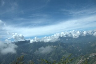 壮丽雪山云海景观