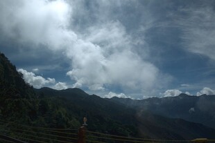 山间云海壮丽景观