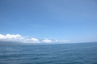 蓝天碧海间的美丽景致