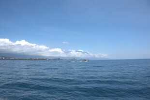 碧海蓝天的辽阔海景