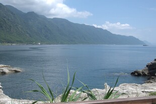 宁静海边风光