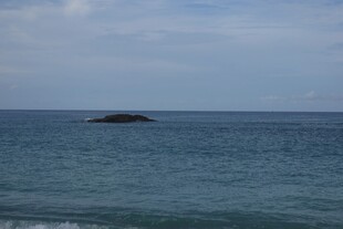 海上孤石 辽阔海景